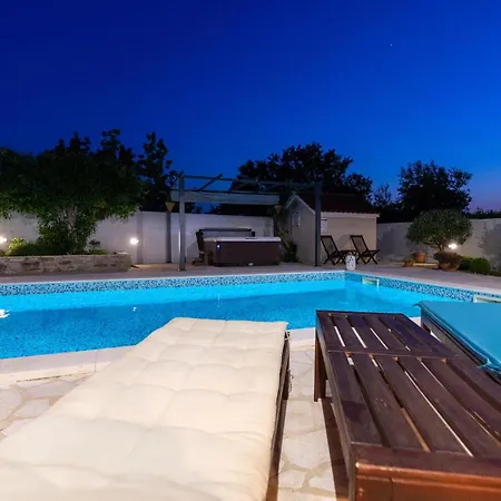 Lovely In Vakantiehuis