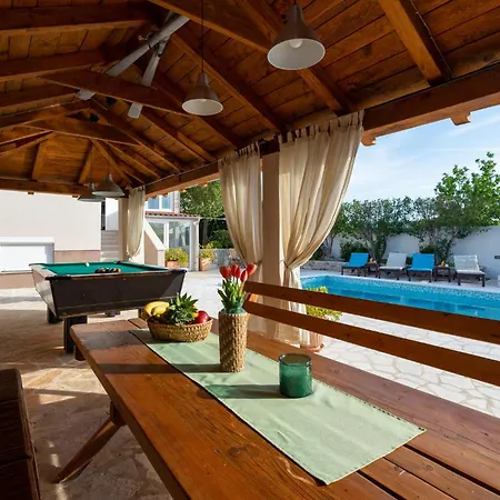 Vakantiehuis Lovely In