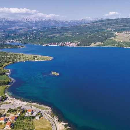 Vakantiehuis Lovely In