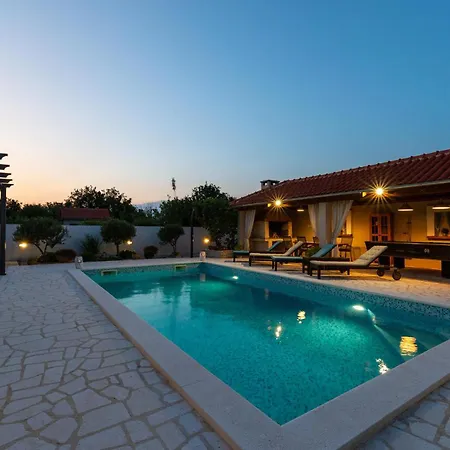 Vakantiehuis Lovely In