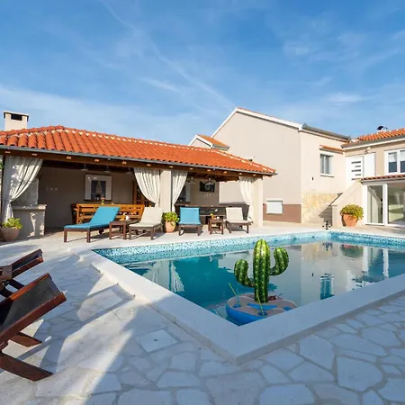 Vakantiehuis Lovely In Pridraga