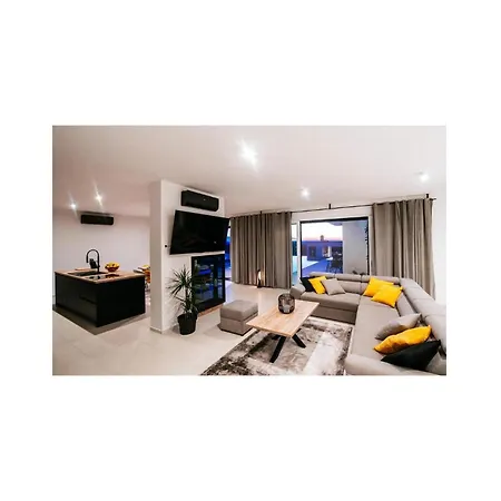 Holiday home Lovely In