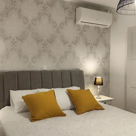 Vakantiehuis Lovely In *